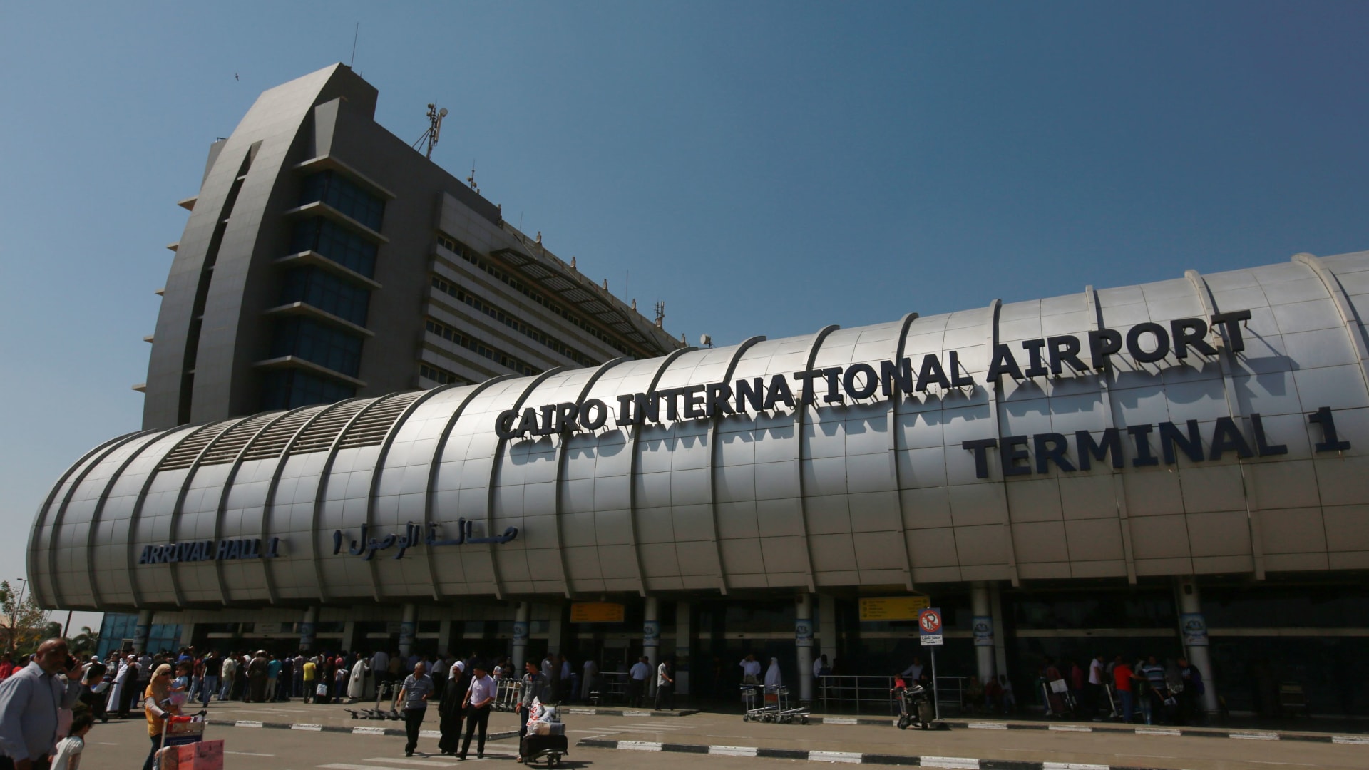 بالصور| مجلس الوزراء ينفي شائعة حريق في مطار القاهرة الدولي