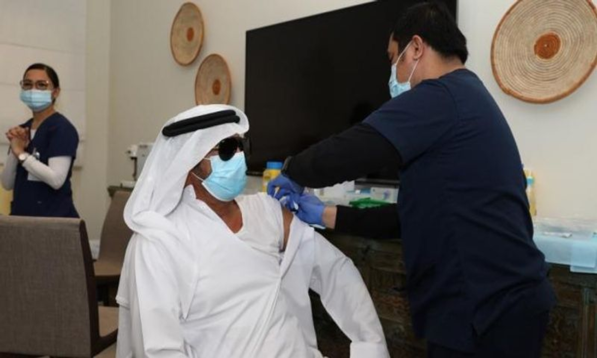 الإمارات في المرتبة الأولى عالميًا في معدل التطعيم ضد فيروس كورونا