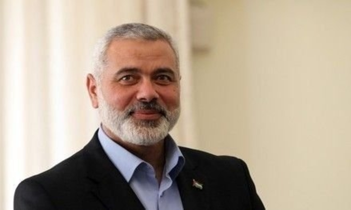 إسماعيل هنية رئيس المكتب السياسي لحركة حماس في قطر وغزة تحت النار