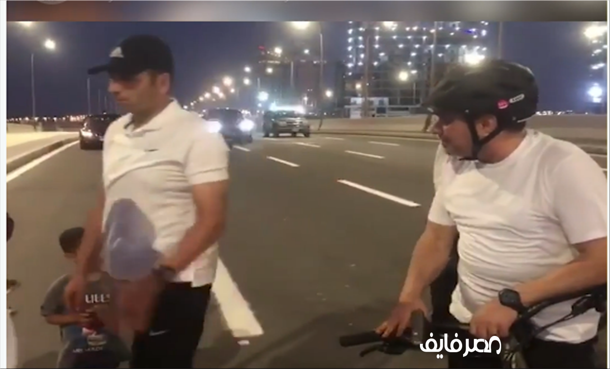 بالفيديو الرئيس السيسي في حوار مع مواطن بتقبض كام وهل بيكفوا؟