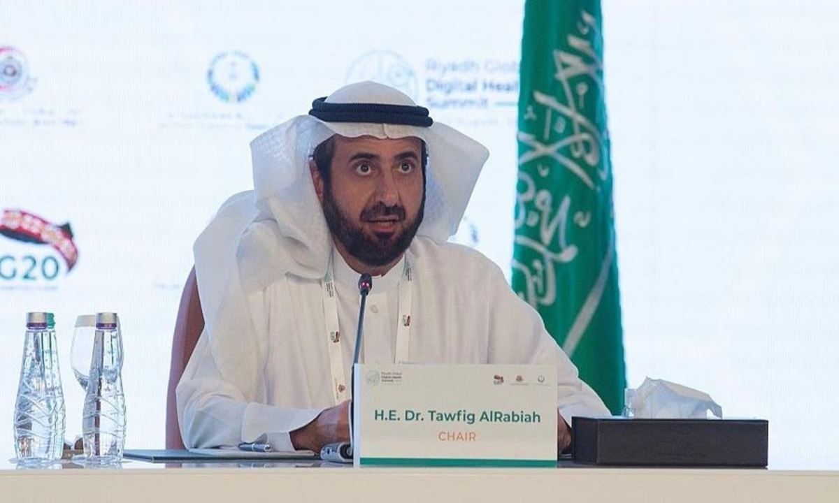 وزير الصحة السعودي: صرف 500 ألف ريال لأهل المتوفي في فيروس كورونا للعاملين في القطاع الصحي
