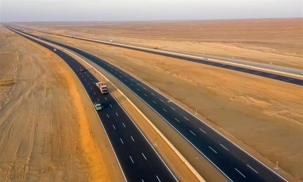 شاهد| طريق الصعيد الصحراوي الغربي بعد تطويره