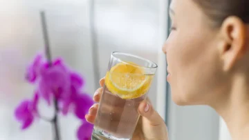 فقدان الوزن وتقوية المناعة.. 6 فوائد لشرب الماء بالليمون في الصباح