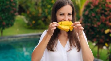 فوائد تناول المانجو للجسم والبشرة “ملك الفاكهة” وضرر الإكثار منها