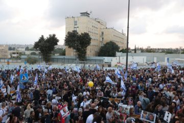 تزايد الاحتجاجات ضد رئيس الحكومة نتنياهو والمطالبة بوقف الحرب على غزة