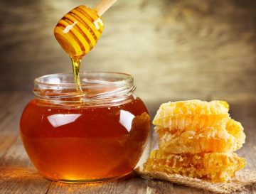 فوائد عسل النحل المدهشة في الشتاء.. هيخفف من نزلات البرد واحتقان الحلق