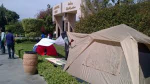 الأمن  يطلق الخرطوش والمسيل للدموع على طلاب جامعة مصر الدولية