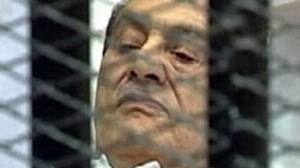 قاضي مبارك يتنحي عن محاكمته